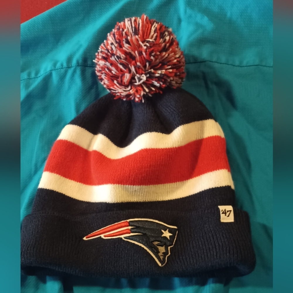 Patriots football pom pom winner hat